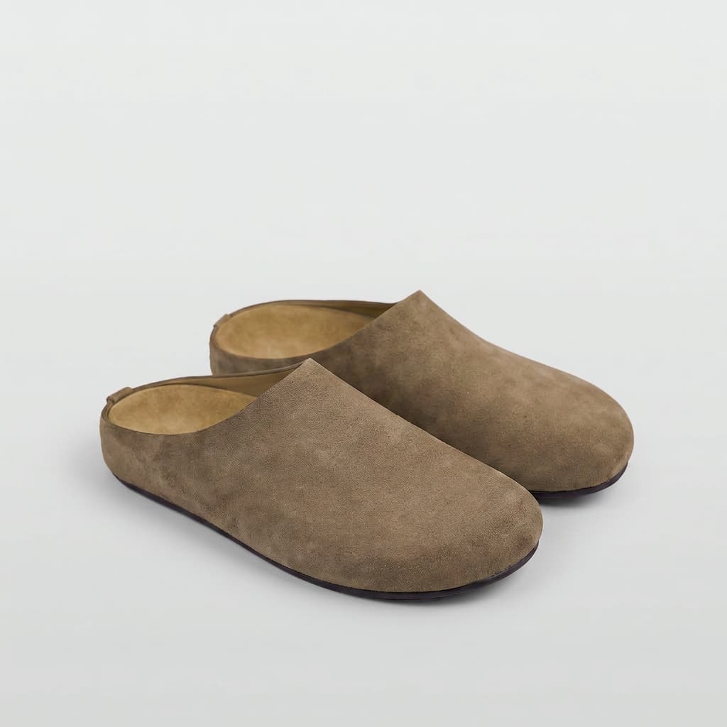 Tamancos de Camurça Winslow – Conforto Clássico com Estilo Atemporal